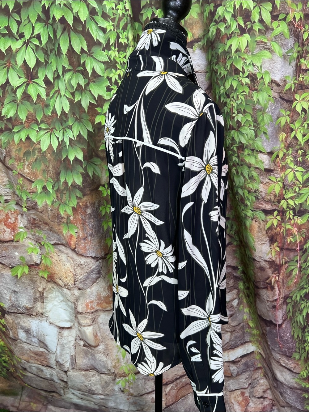 HARLYN Lightweight Black Daisy Print Button Front Polished Careerwear Blouse, L - Picture 10 of 15